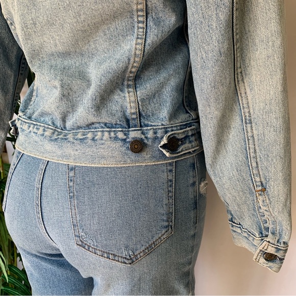 v i n t a g e :: Levis Denim Jacket Distressed Light Wash - Picture 11 of 15